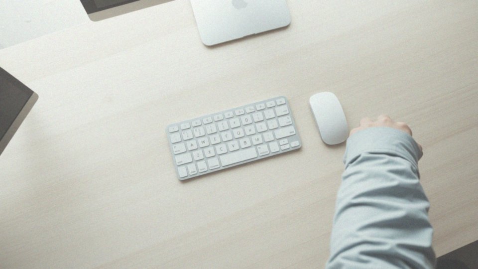 Jakie są przyczyny powstawania zespołu cieśni nadgarstka?