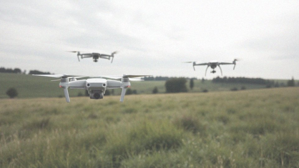 Jakie są różnice między dronami dla początkujących a zaawansowanymi?