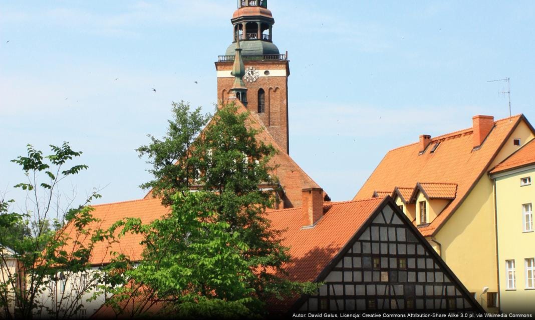 Świąteczna magia w Lidzbarku – wyjątkowe stroiki ozdabiają miasto